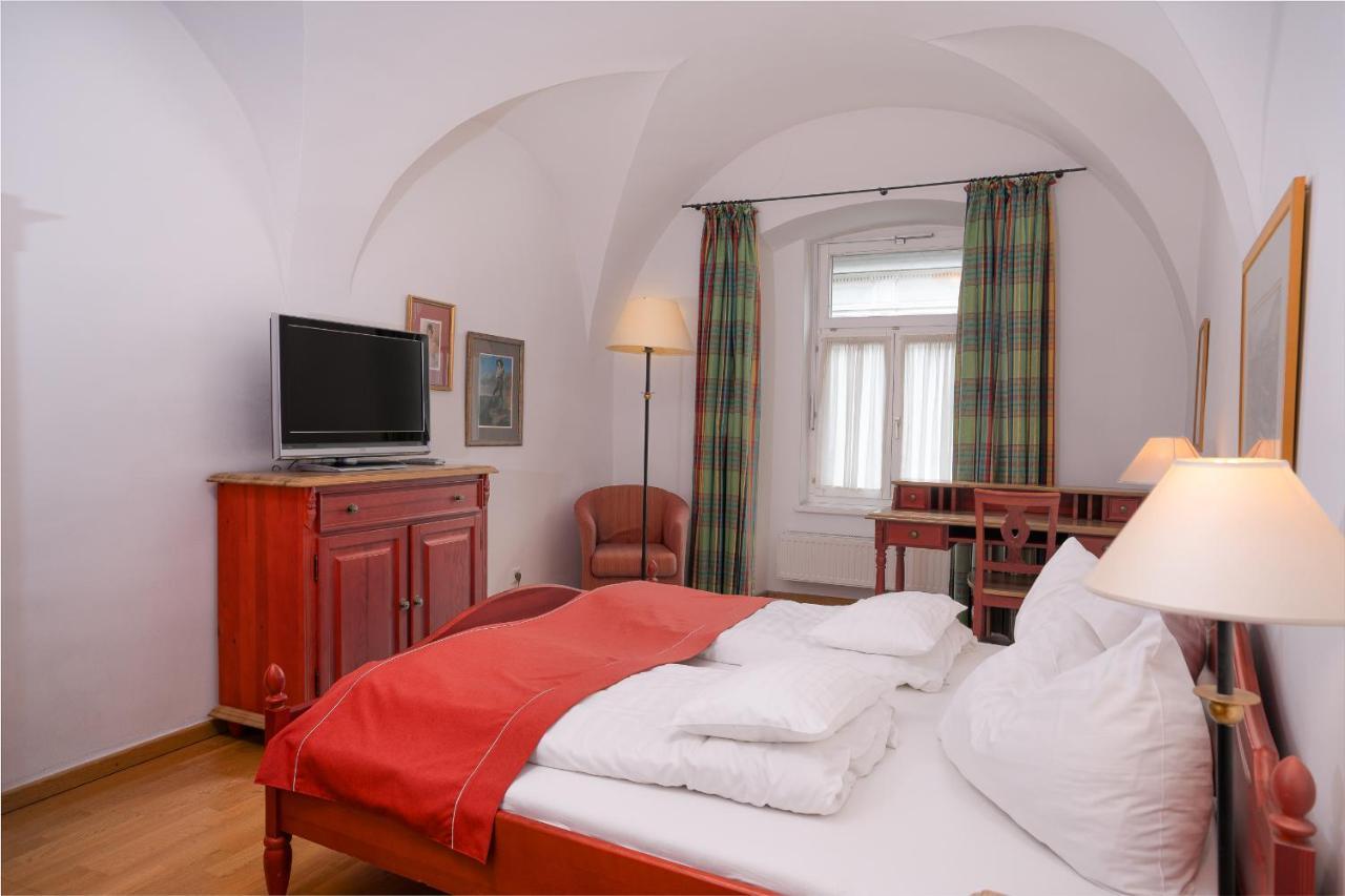 Gasthof Zum Greif Леобен Экстерьер фото
